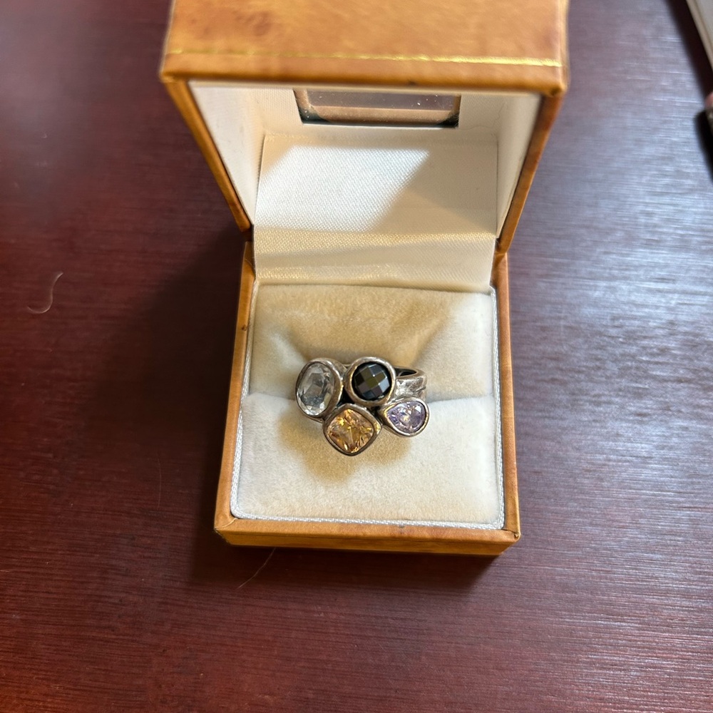 Elegant Silver and Black Women's Ring